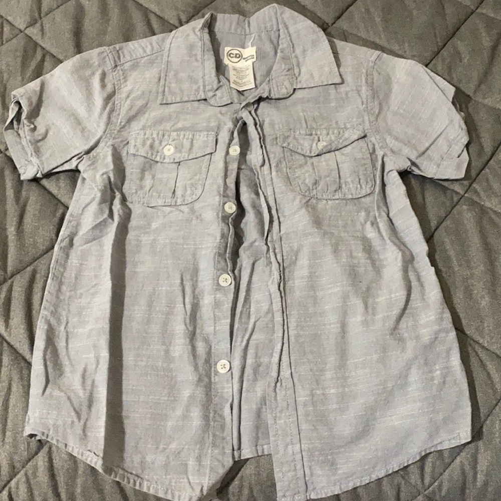 Gray button down tshirt